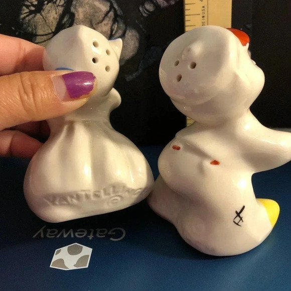 Rare Vintage Salt and Pepper Shakers - Picture 2 of 2